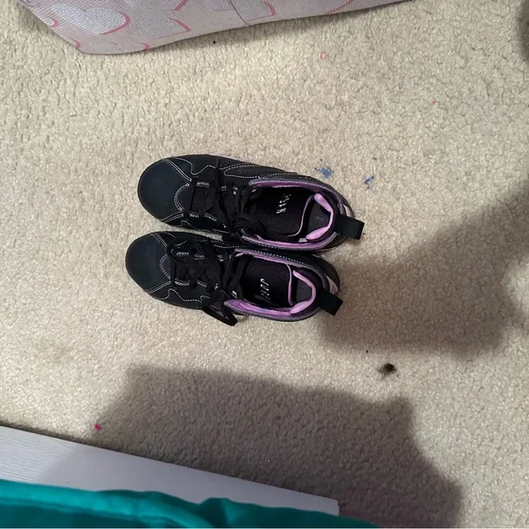 Jordan Kids Sneakers in Black and Pink - Picture 2 of 8